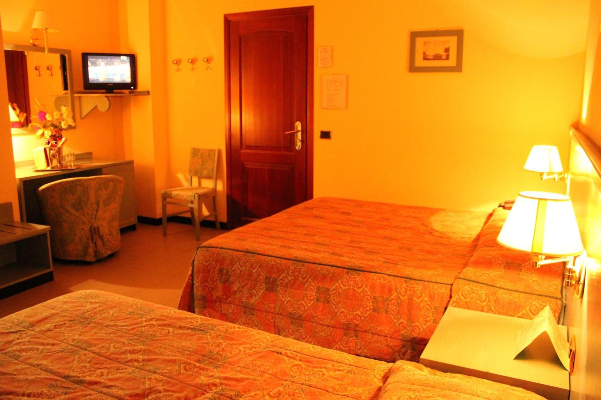 Hotel Sporting Tabiano Terme Phòng bức ảnh