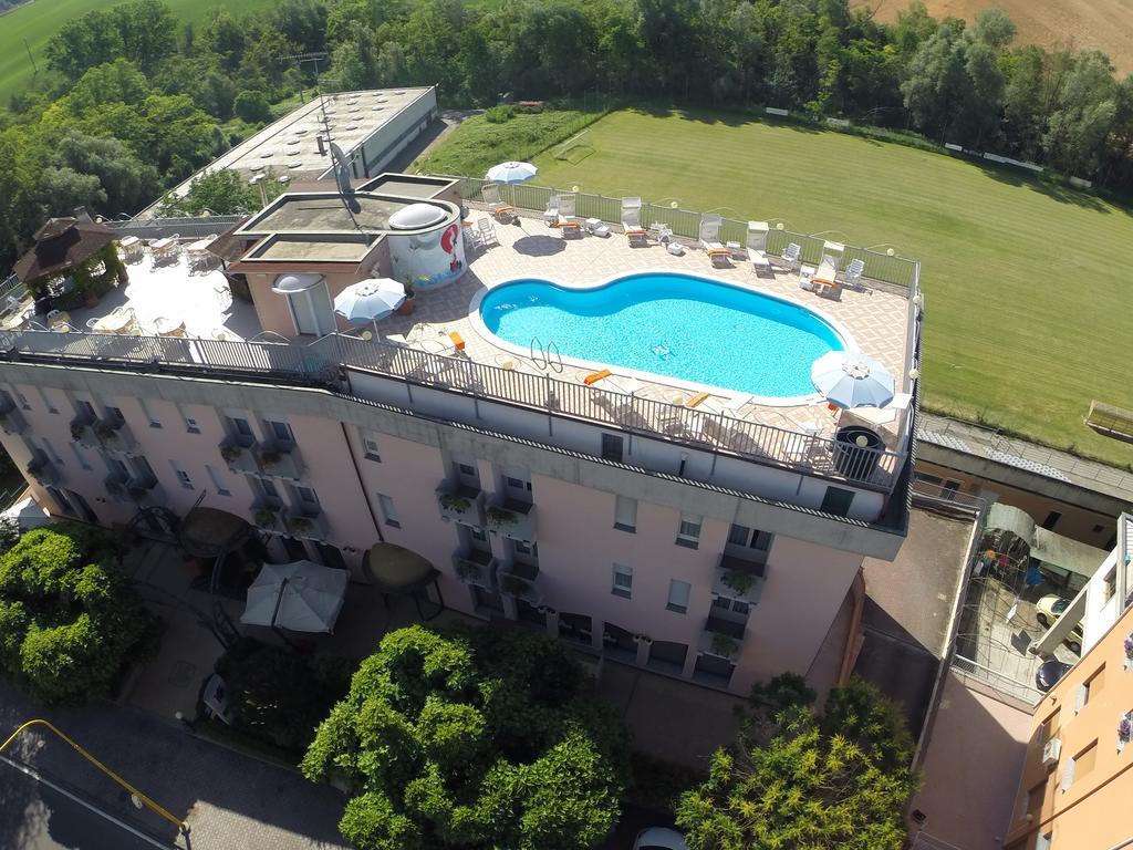 Hotel Sporting Tabiano Terme Ngoại thất bức ảnh