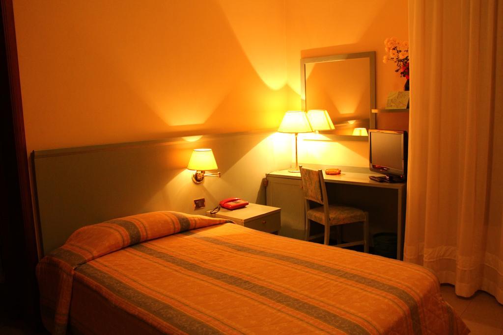 Hotel Sporting Tabiano Terme Phòng bức ảnh
